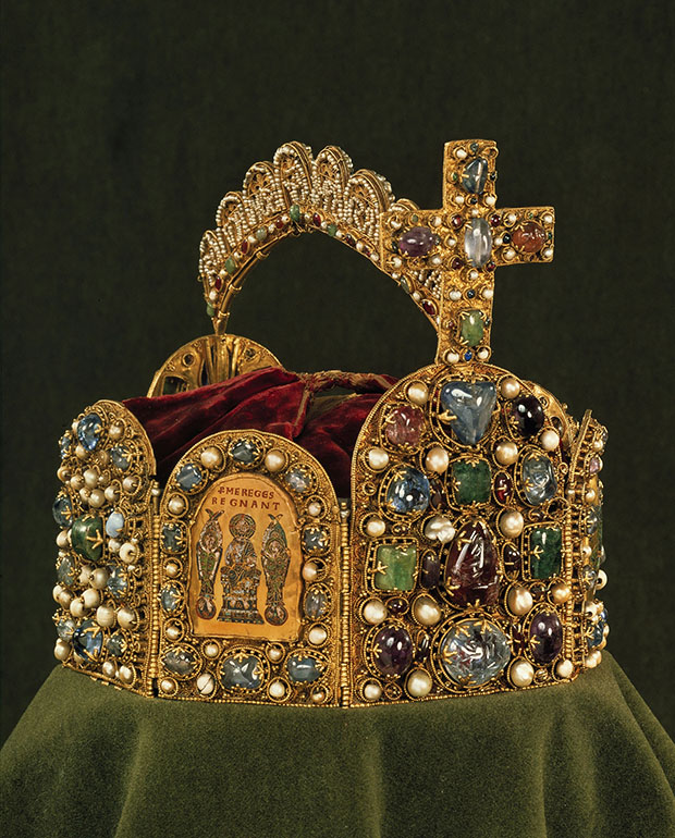 Corona imperiale tedesca (X-XII secolo), oro e pietre preziose. Vienna, Kunsthistorisches Museum